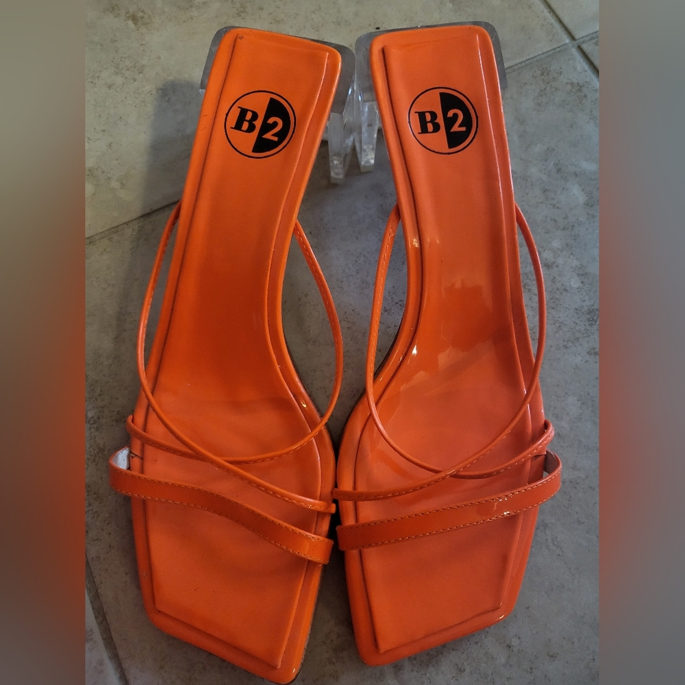 B2 Sandals